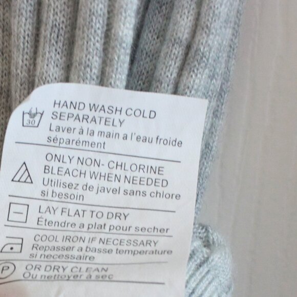 Vince Women's Cashmere Blend Ribbed Slim V Neck Lightweight Sweater Top in Gray - Picture 7 of 11